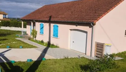 Maison F5 entièrement de plain pied de 100m2 avec garage de 30 m2 terrain clos de 1124 m2 