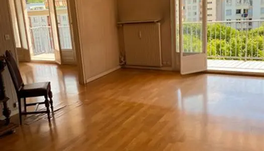 À vendre 125000 euros / appartement T4 à Lons-Le-Saunier 