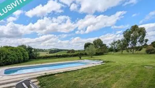 Maison rénovée - belle superficie - grand jardin clôturé avec piscine - possibilité de division 