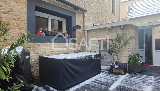 Magnifique Maison en pierre à quelques pas de la plage!