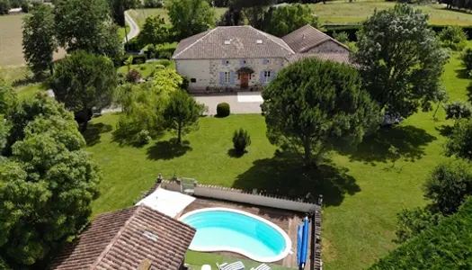 Belle Propriété de Campagne avec Piscine et Superbes Vues 