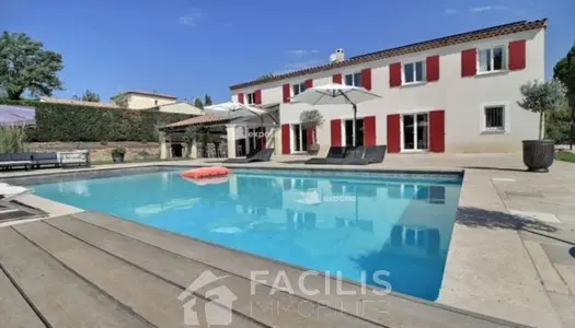 Villa 6 pièces 257 m²