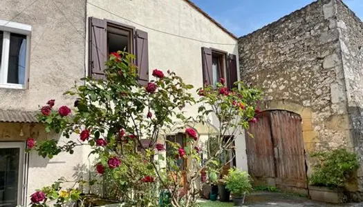 Jolie Maison de Village dans une Impasse avec jard 