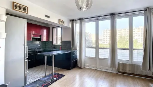 Appartement en duplex 4 pièces 3 chambres avec balcon, parking et cave 70m2 