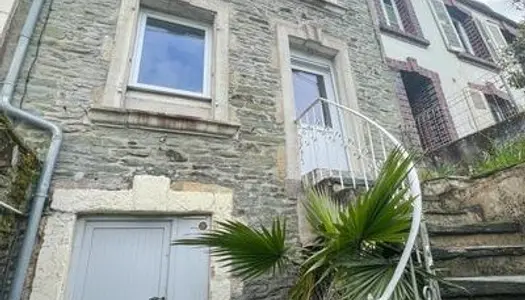 Maison en pierre avec vue dégagée sur Cherbourg 