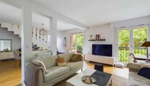 Coup de coeur / Duplex de 97.46 m² carrez avec balcons - DPE D - En excellent état/ traversant Est 