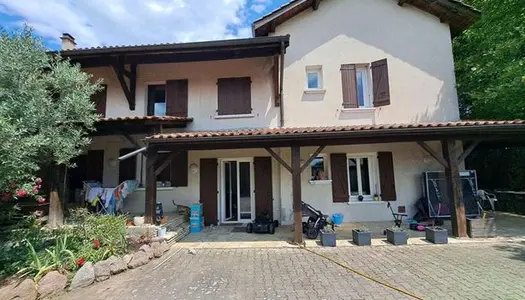 Maison 8 pièces 374 m² 