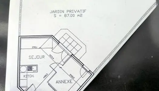 STUDIO DE 27,13 m² AVEC JARDIN