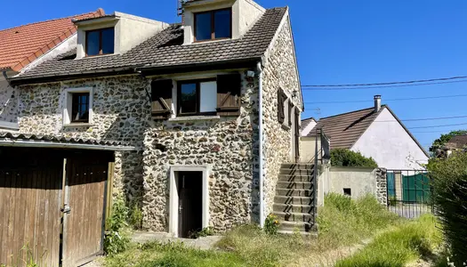 À Vendre : Charmante Maison de Village en Pierre à Cocherel 