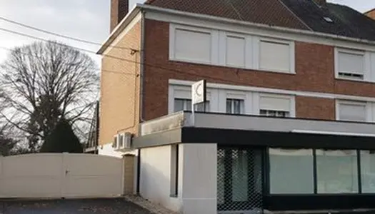 LOCAL COMMERCIAL + habitation sur 1600m2 