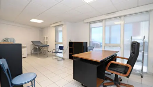 Local professionnel a usage commercial ou de bureaux Saint Nazaire 150 m2 