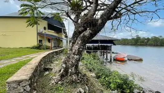 Logement avec vue sur la rivière à Montsinéry 