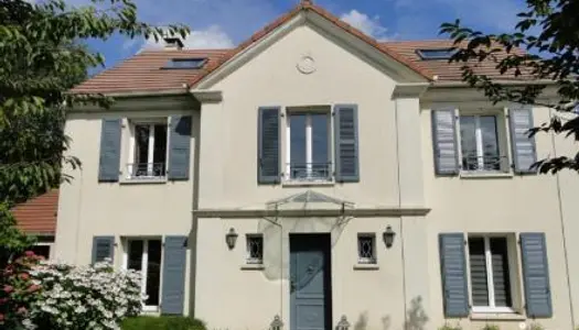 Maison 10 pièces 230 m²