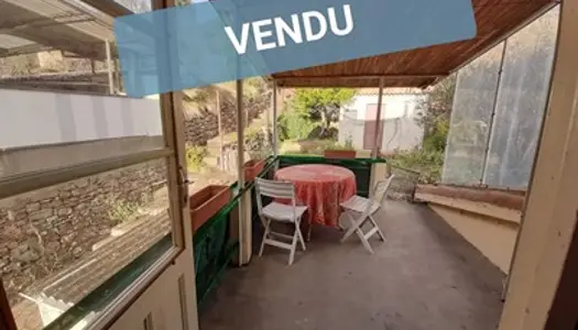 Appartement avec terrasse, jardin et dépendances 