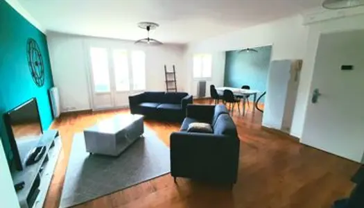 Appartement meublé de 3 chambres avec terrasse 