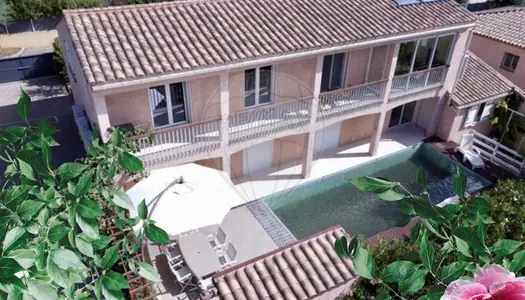 Dpt Gard (30), à vendre Proche NIMES IMMEUBLE de 3 APPARTEMENTS avec PISCINE et TERRAIN 