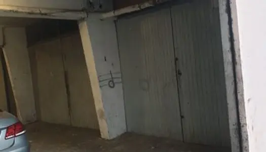Vend garage dans immeuble résidence au RDCH 