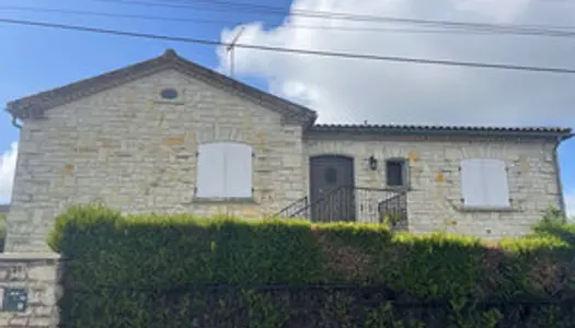 A Vendre MAISON en pierre charentaise - Centre Ville SOYAUX 