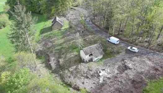 CORREZE. Neuvic. Petite maison avec 1 chambre, grange et terrain