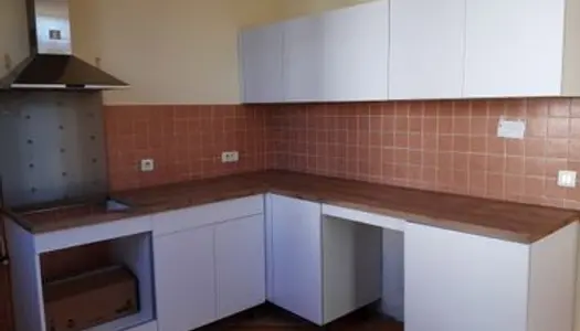 Appartement duplex avec 2 stationnements 