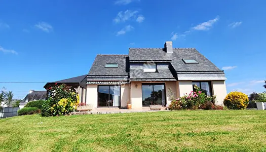 Maison a vendre a Locmine - 4 chambres - sous -sol complet et terrain 1000 M2 environ 