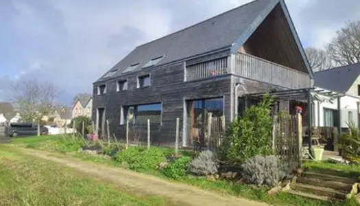 Maison familiale en bois récente