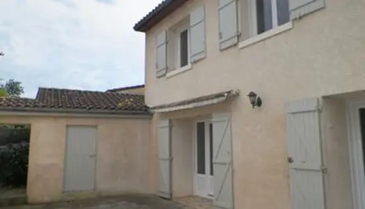 Maison de village T3 avec jardinet/cour Réf.626 Paillet 