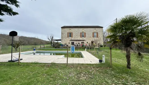 Maison 8 chambres, piscine et terrain de 7060 m2