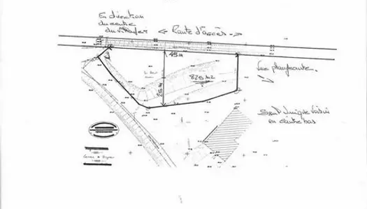 Terrain constructible préservé et sans vis à vis.