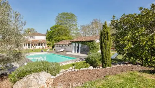 Domaine de charme avec piscine à l'abri des regards