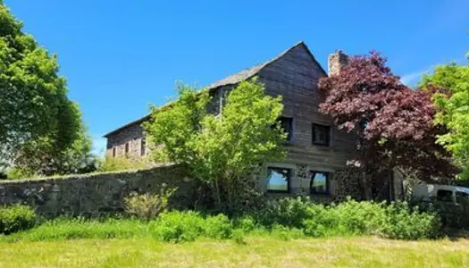 Ferme avec atelier dans un bel environnement à St Front 