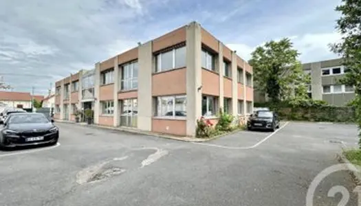 Bureau 800 m² 