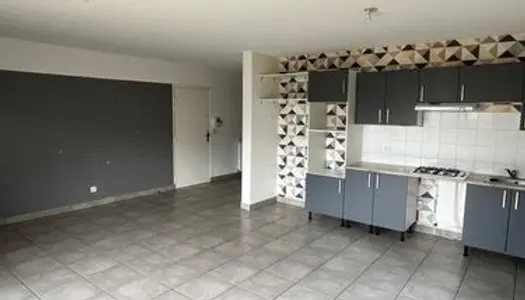 Département Haute-Savoie (74), Disponible, Appartement T4 à Valleiry, centre village, à 3 kms de 