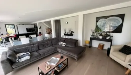 Maison 7 pièces 220 m²