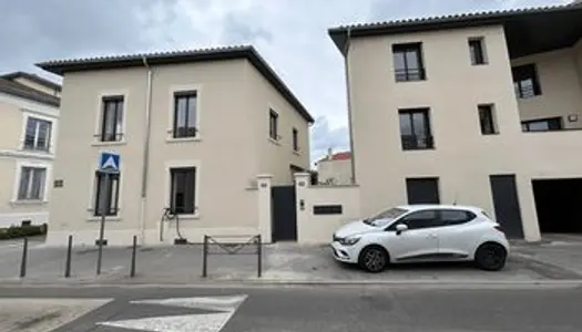Maison - Villa Location Lyon 3e Arrondissement 5p 119m² 2860€
