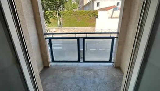 Appartement F2 avec balcon, garage et place de parking 