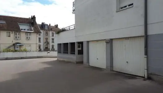 Loue Garage / Box, 53 Rue de Belfort, Besançon 