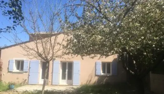 Maison T5 duplex avec jardin et parking près d'Aix 