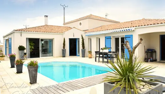 Dpt Charente Maritime (17), à vendre proche de LA ROCHELLE maison P6 de 230 m² - Terrain de 1 