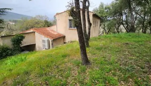 Maison avec superbe vue et grand terrain 