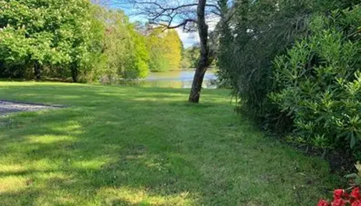 Maison élégante sur belle propriété arborée 