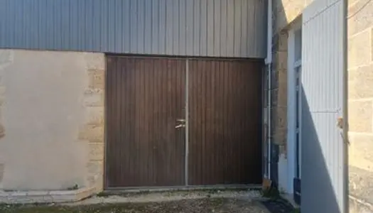 Location de garage box de stockage artisans ou privé