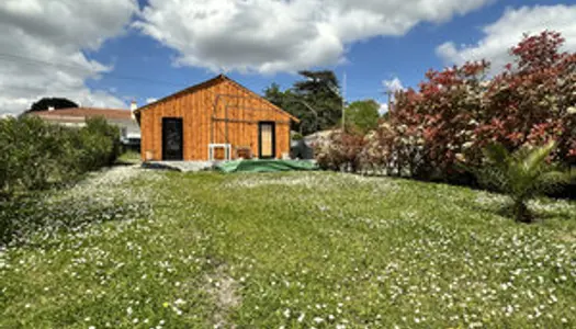 Maison en bois de plain-pied 46 m2, 2 chambres, terrain 360
