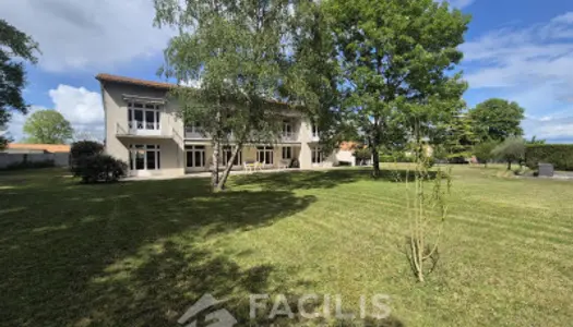 Maison 12 pièces 486 m² 