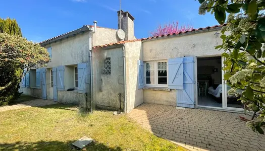Dpt Charente Maritime (17), à vendre LES MATHES maison T3 - Deux chambres - Garage - Terrain de 