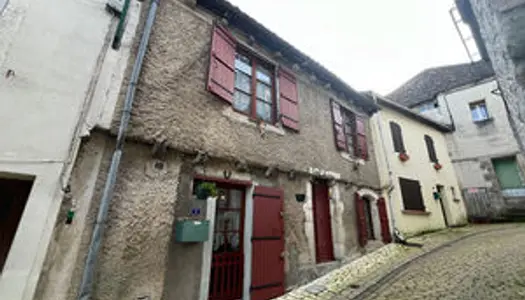 Cancon. Au coeur historique du village, venez découvrir cette charmante maison de ville de 110m2 ha