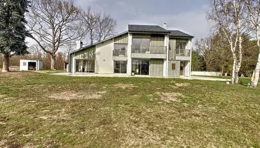 Maison 8 pièces 232 m² 