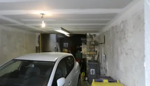 GRAND GARAGE EN CENTRE VILLE 