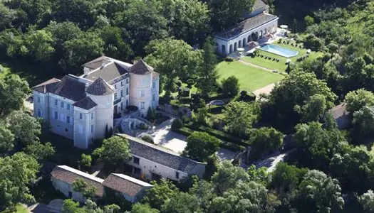 Château 998 m² 