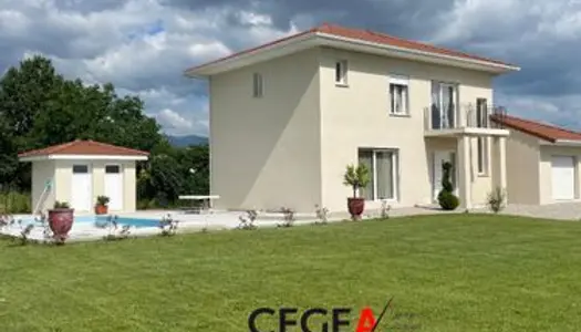 Maison 40 pièces 145 m² 